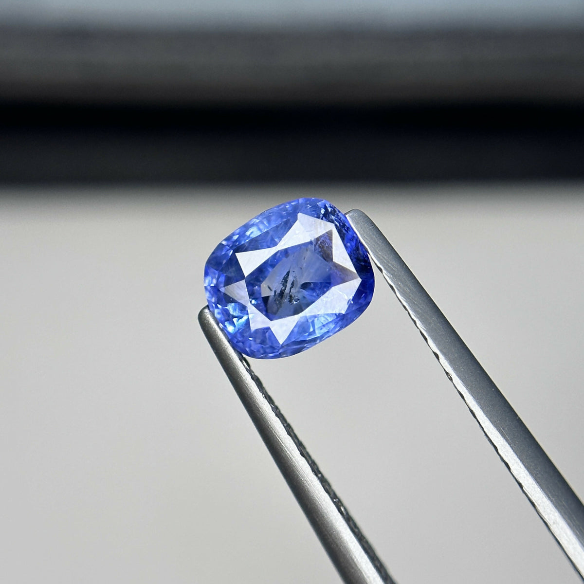 Natural Sapphire loose gemstone 1.08 carats GGI Certified