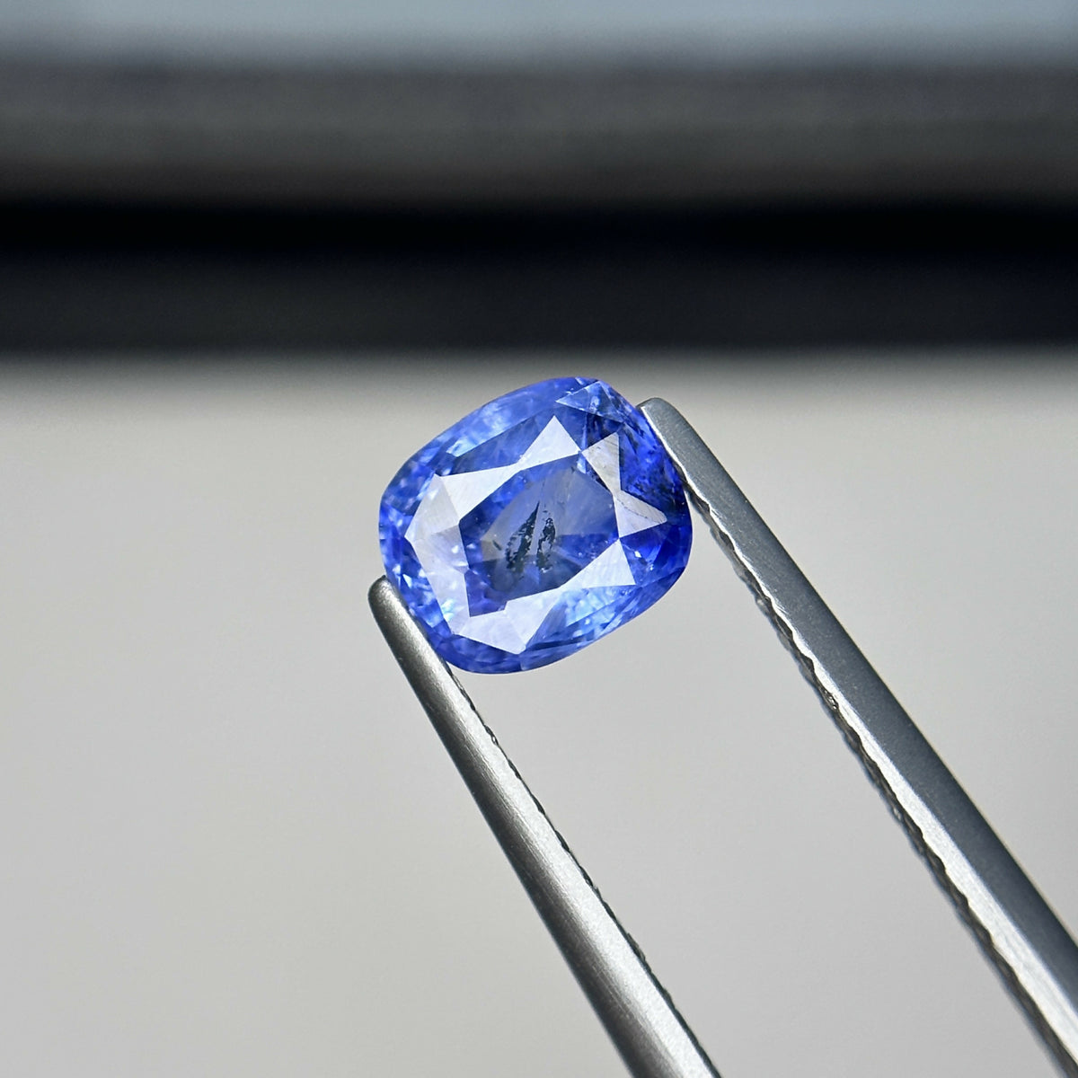 Natural Sapphire loose gemstone 1.08 carats GGI Certified