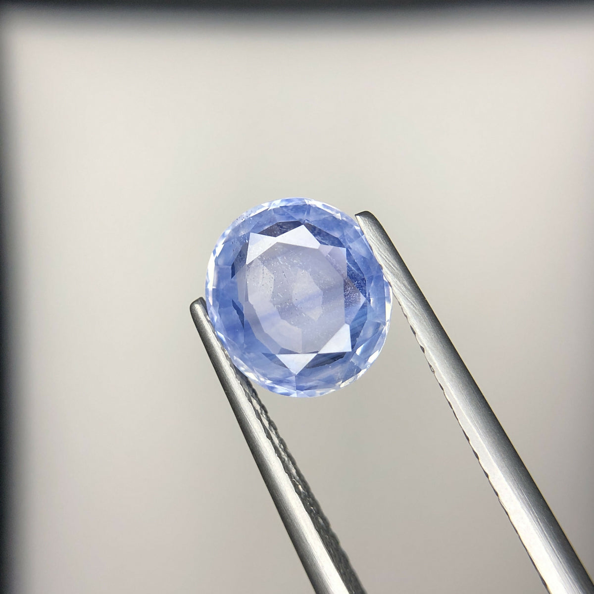 Natural Untreated Sapphire loose gemstone 2.32 carats GGI certified