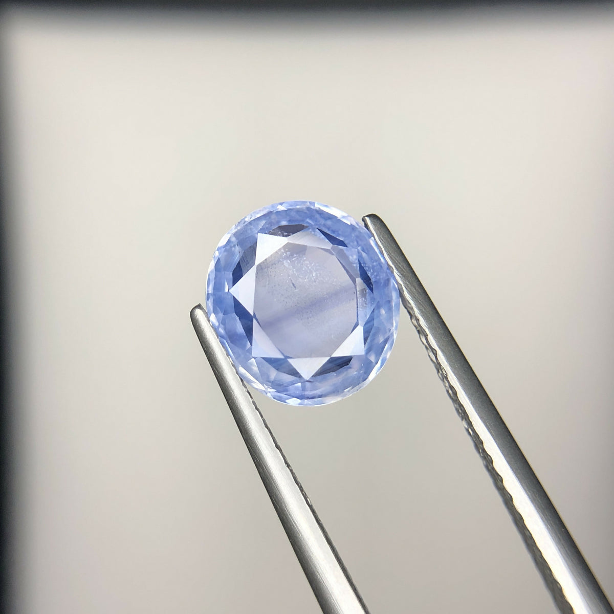 Natural Untreated Sapphire loose gemstone 2.32 carats GGI certified